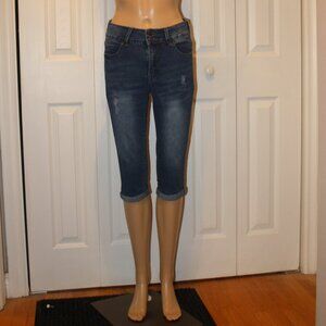 JANE JEANS - Medium Rise Capri - Scuffed - 4